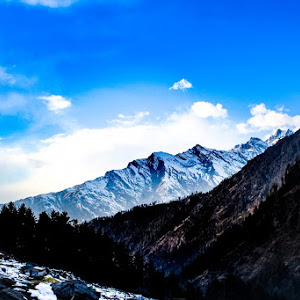 Kheerganga_snow_mountains